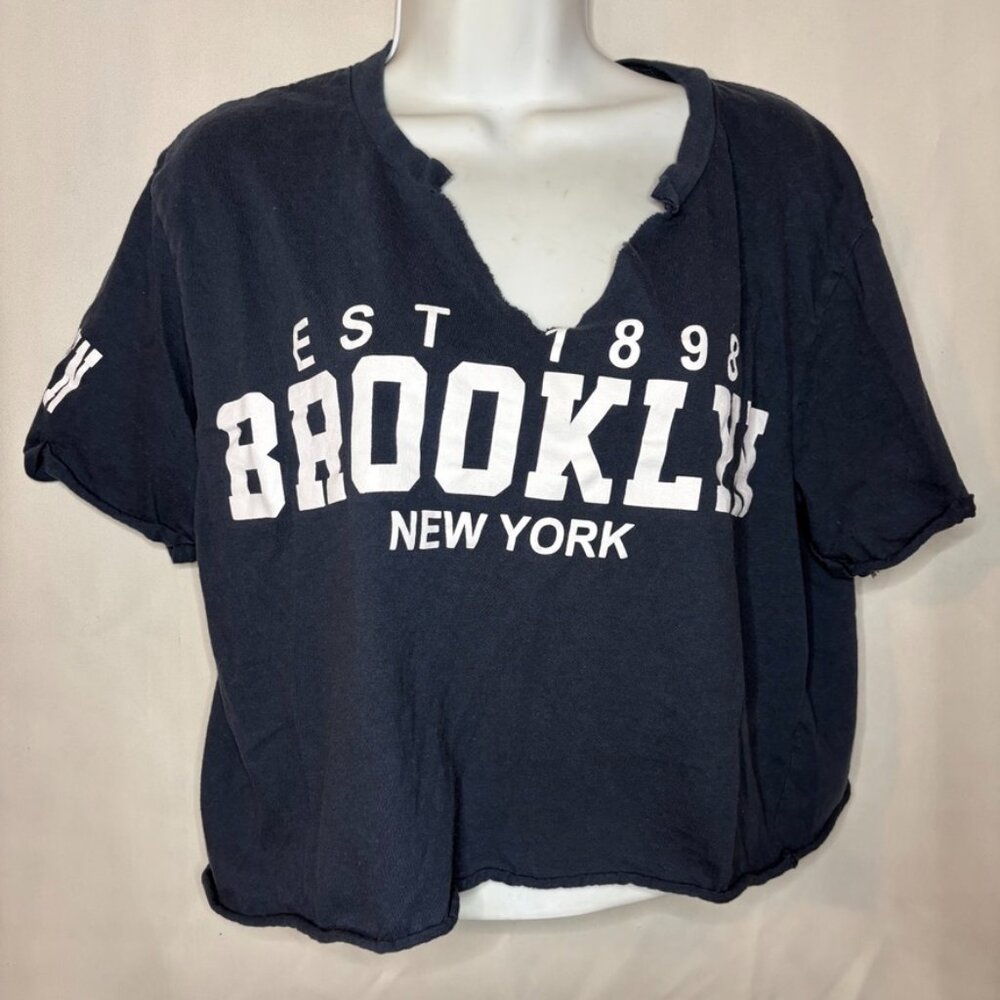 Women's On Fire Size L-  Blue Brooklyn New York Short Sleeve Crop V-Neck Top